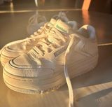 Reebok Women’s Tennis Classic Shoes extra platform White Lace-Up Athletic 6.5 Photo 0