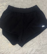 Alo Yoga Shorts Photo 0