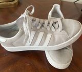 Originals Campus Casual Sneaker size 8 Photo 0