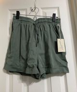 Universal Thread Green Shorts Photo 0