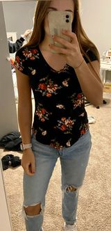 Rue 21 T-shirt Photo 0