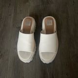 Dolce Vita Platform Slide Photo 0