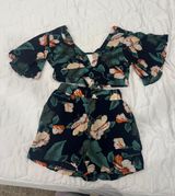 Matching Set Crop Top & Shorts Photo 0