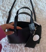 Tahari purse Photo 0