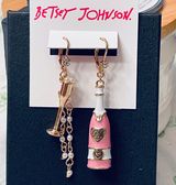 wine and wine glasses Earrings NWT Photo 0