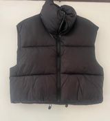 Cropped Puffer Vest Photo 0