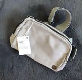 Lululemon Everywhere Belt Bag Photo 0