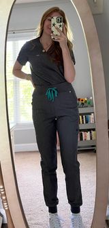 FIGS Jogger Scrub Pants Photo 0