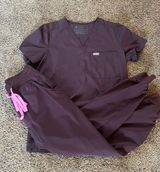 Women’s Dark Fig FREEx Scrub Set XS/P Zamora Joggers And Small Catarina Top Photo 0