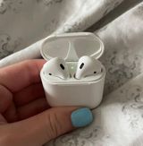 Apple AirPods Photo 0