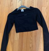 Black Cropped Keyhole Back Compression Top With Thumbholes Photo 0