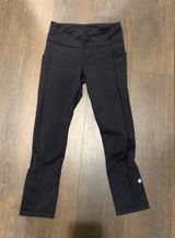 Lululemon cropped leggings hardly worn Photo 0
