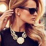 Gorgeous faux pearl/gold rhinestone necklace Gold Photo 0