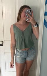 green tank top Photo 0
