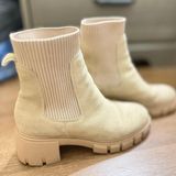 Steve Madden Beige Suede Chelsea Boots Platform Winter Leather Size 8.5 Tan Photo 0