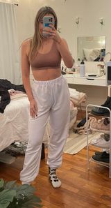 Pretty Little Thing White sweatpants Photo 0