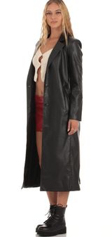 Trenchcoat Photo 0