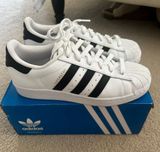 Adidas Superstars Photo 0