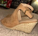 Apt. 9 Wedges Photo 0