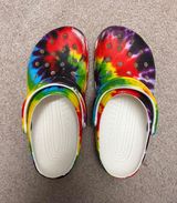 Crocs Rainbow Tie Dye Photo 0