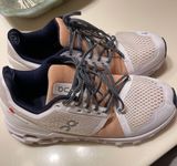 On Cloud  Running Shoes CLOUDSTRATUS Photo 0