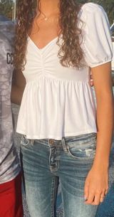 White puff sleeve top Photo 0