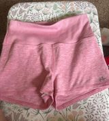 Alo Yoga Shorts Photo 0