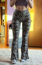 No Boundaries flare yoga pants cheetah Photo 0