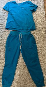Catarina Scrub Top And Zamora Jogger Scrub Pants Photo 0