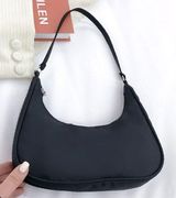 Minimalist Zip Up Black Purse Photo 0