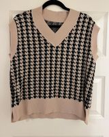 tan and black sweater vest Photo 0