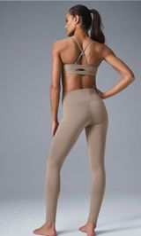 Alo Yoga Athletic Set Photo 0