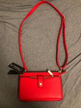 La Terre red purse Photo 0