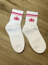 Alo Yoga Half-Crew Throwback Socks - White/Rose Red accents M Photo 0