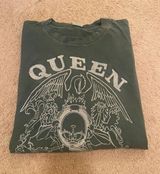 American Eagle Queen Tour Band / Graphic Tee Photo 0