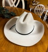 White Cowboy Hat Photo 0