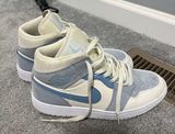 Jordan Nike  1 Mid Photo 0