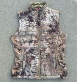 Kryptek Artemis Women's Camouflage Hunting Fishing Insulated Vest MEDIUM Brown Photo 0