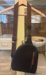 Universal Thread Sling Pack Crossbody Backpack Purse Photo 0