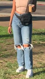 Highwaisted Distressed Jeans Photo 0
