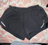 Lululemon Hotty Hot Short 2.5” Photo 0