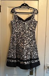 Jones Wear Dress | Black & White Patterned Fitted Flare Dress Stripes Floral 12 Photo 0