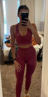 DOYOUEVEN Sports Bra And Leggings Photo 0