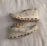 On Cloud Shoes White Running Women’s Photo 0