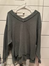 green long sleeve top Photo 0