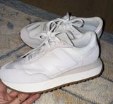 New Balance Sneakers Photo 0