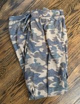 Tresics Camo Joggers Photo 0