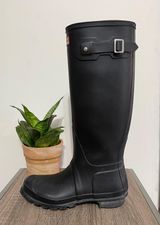 Hunter Black Rainboots Photo 0