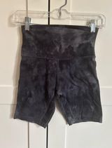 Lululemon Diamond Die Biker Shorts Size 4 Silver Photo 0