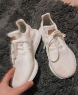 Adidas White Sneaker Photo 0
